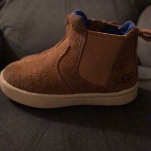Little girl casual brown Uggs
